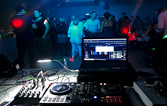 Deejay professionnel - form/uploads/pack_location_images/pics/46_12_0_table de mixage.jpg